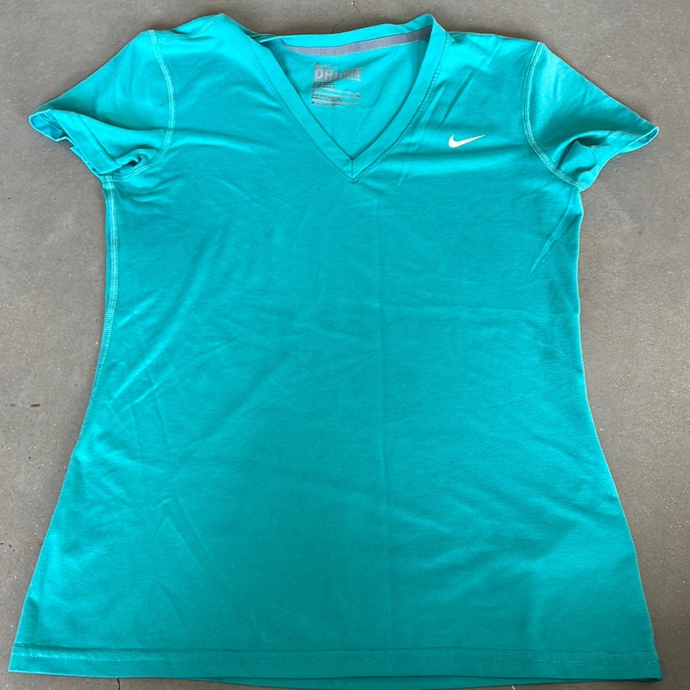 Nike Regular Fit V-Neck